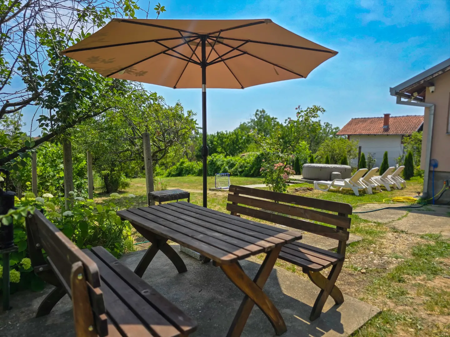 Vila Nera - vikendica na Banstolu sa đakuzijem i bazenom