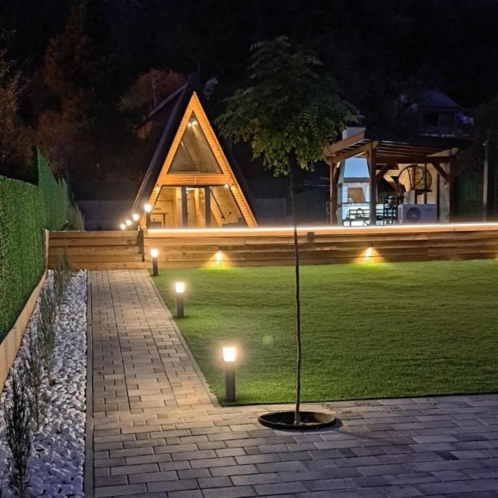 Villa SS Black Villa SS Black Čortanovci – Luksuzni smeštaj sa bazenom