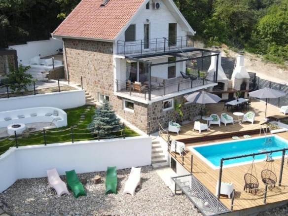 Vila na Vrhu