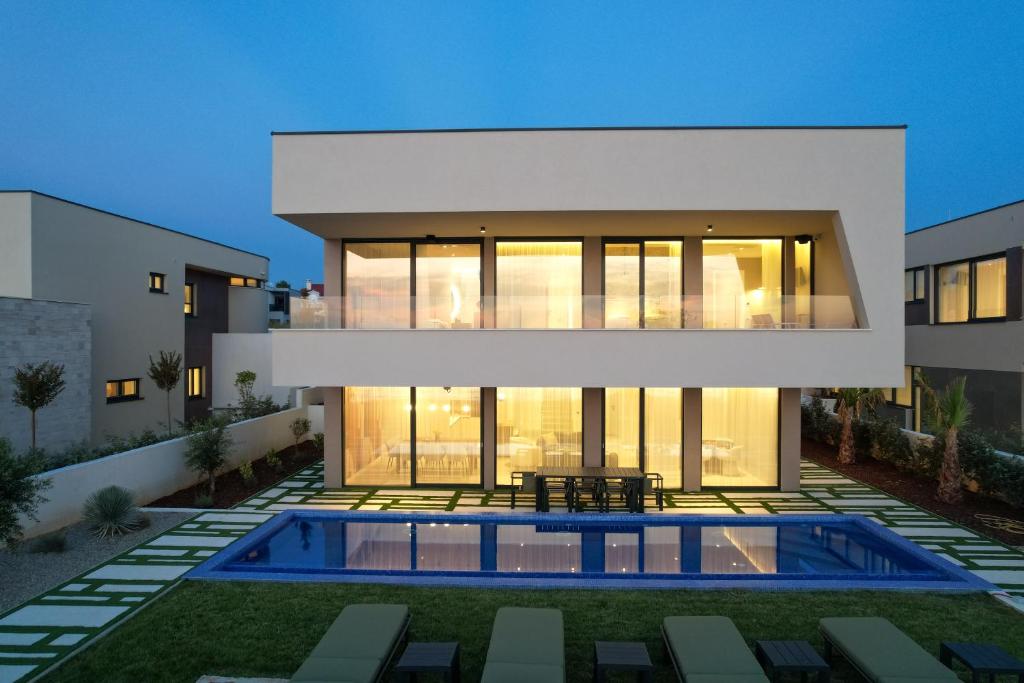 Adria-Resort-SEAFRONT-Villa-B-Quiet-Beachfront-Retreat-with-Private-Pool-11