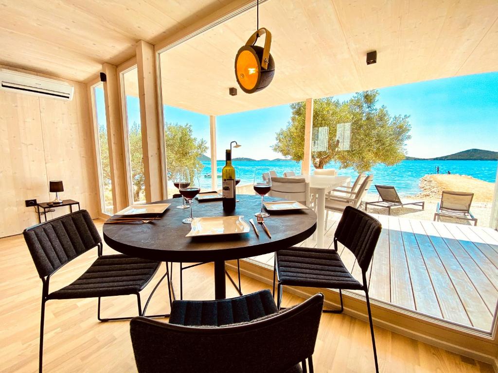 BUQEZ-ECO-RESORT-Beach-Villa-28-Directly-by-beach-10