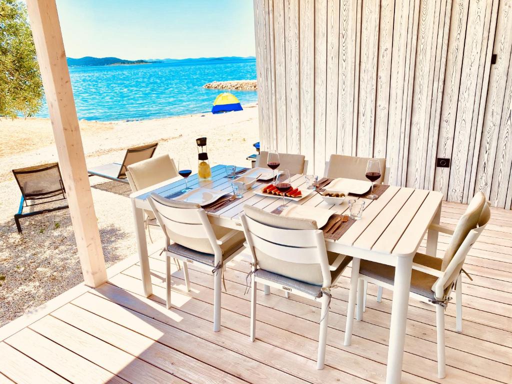 BUQEZ-ECO-RESORT-Beach-Villa-28-Directly-by-beach-4