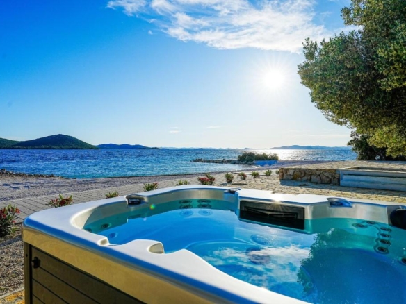 BUQEZ ECO RESORT - Beach Villa 28 - Directly by beach