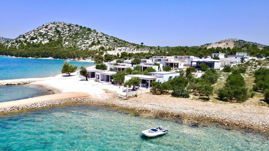 BUQEZ-ECO-RESORT-Beach-Villa-28-Directly-by-beach-6