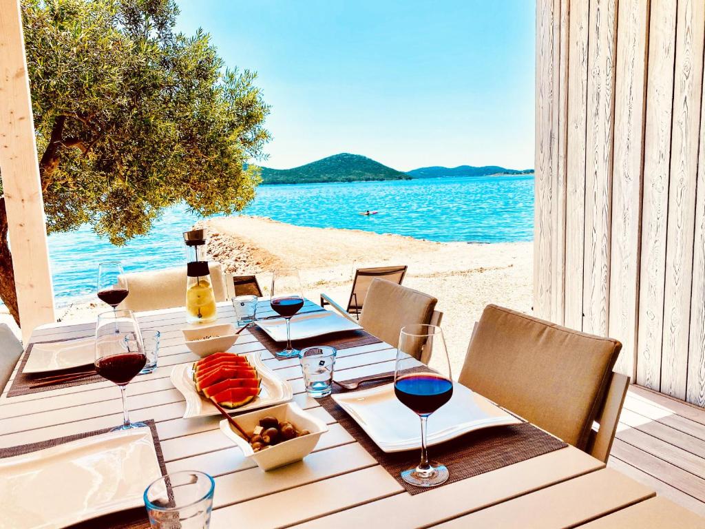 BUQEZ-ECO-RESORT-Beach-Villa-28-Directly-by-beach-9