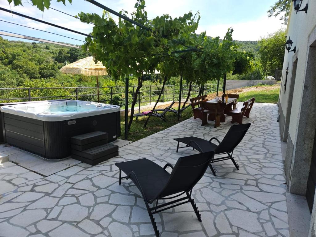 Holiday-House-Nono-DJildo-11