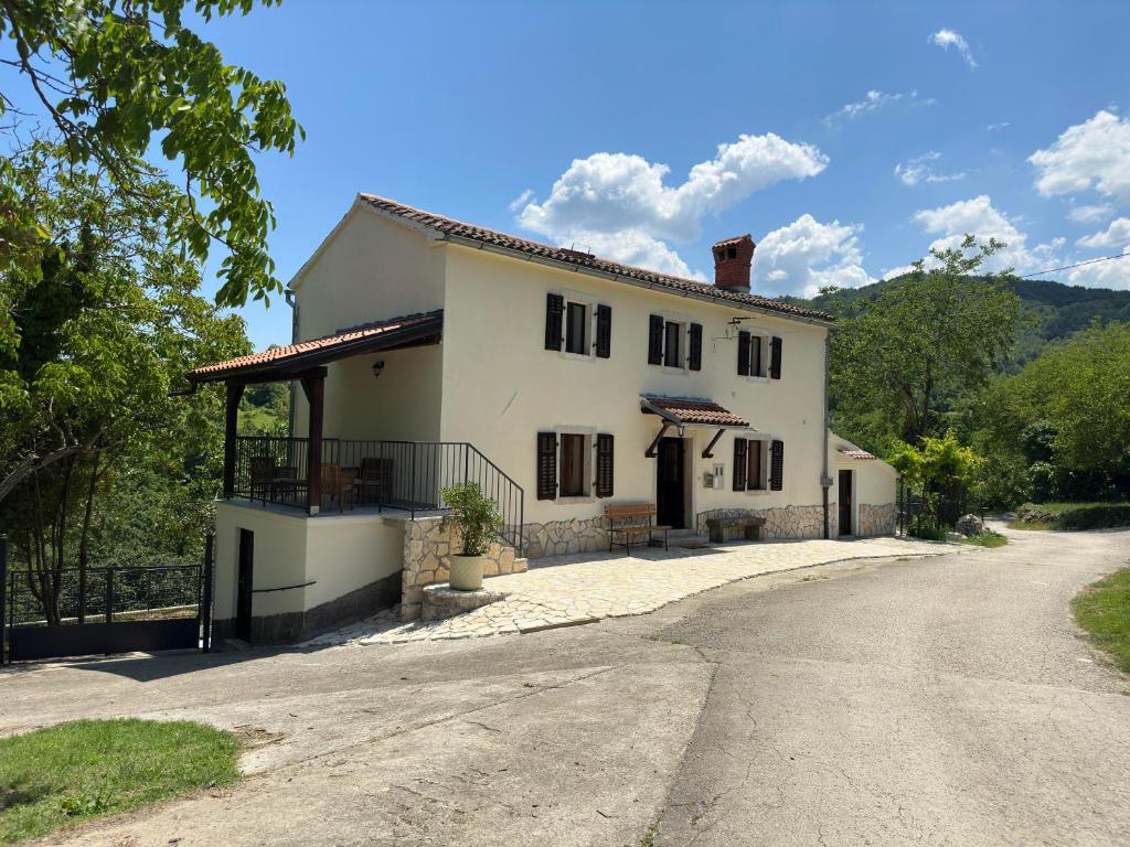 Holiday-House-Nono-DJildo-6