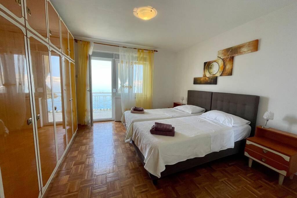Holiday-House-Sea-View-2