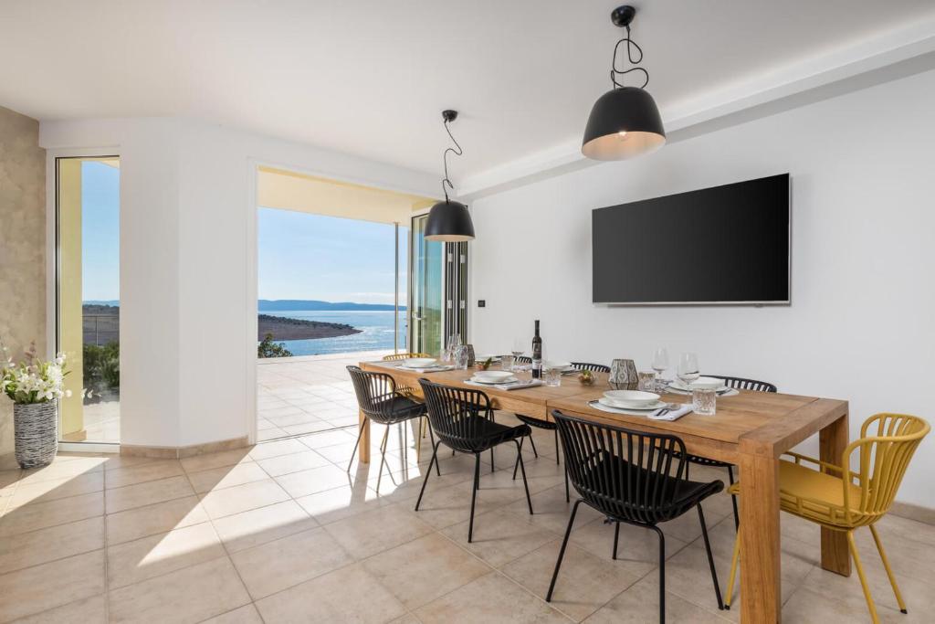 Luxury-Villa-Ostro-with-pool-Krk-bridge-view-11