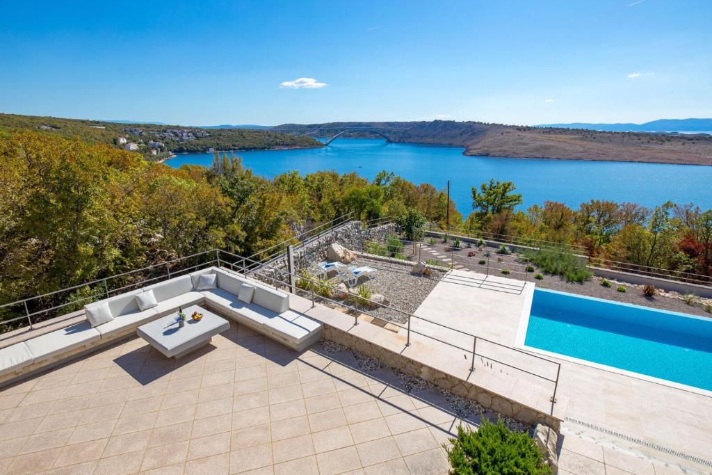 Luxury-Villa-Ostro-with-pool-Krk-bridge-view-21