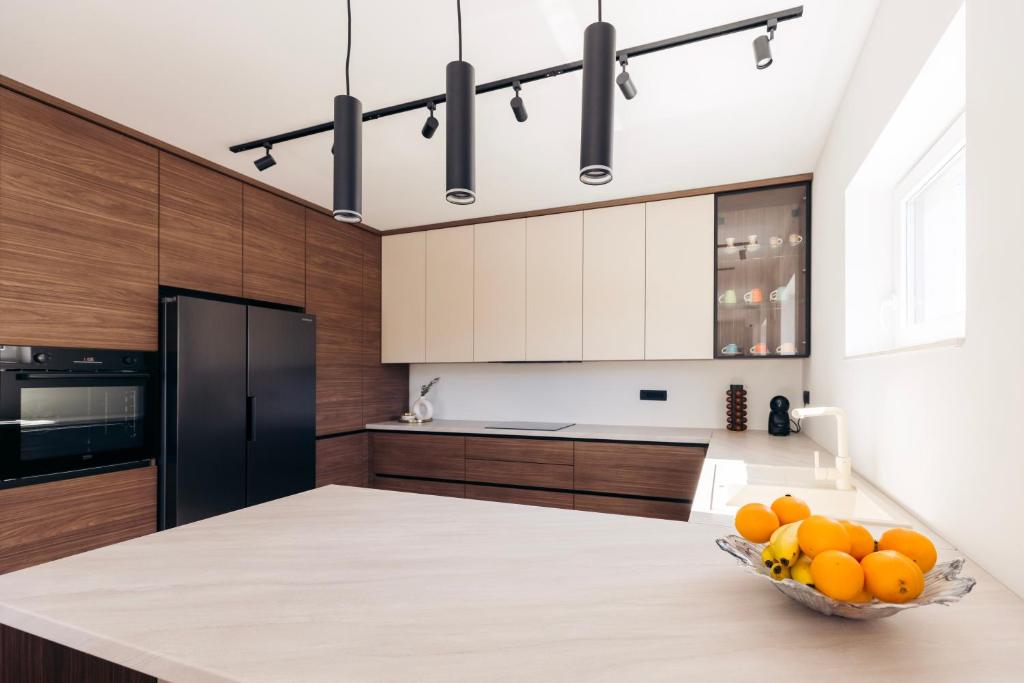 Marthas-Oliveyard-14