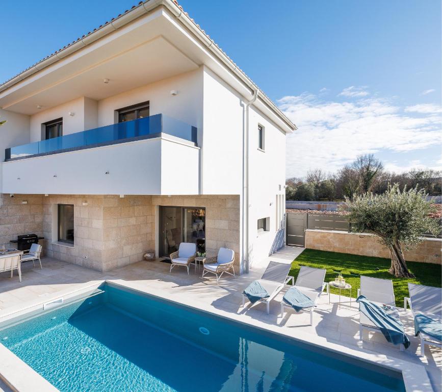 New-2026-Casa-MARE-Malinska-with-private-heated-pool-10