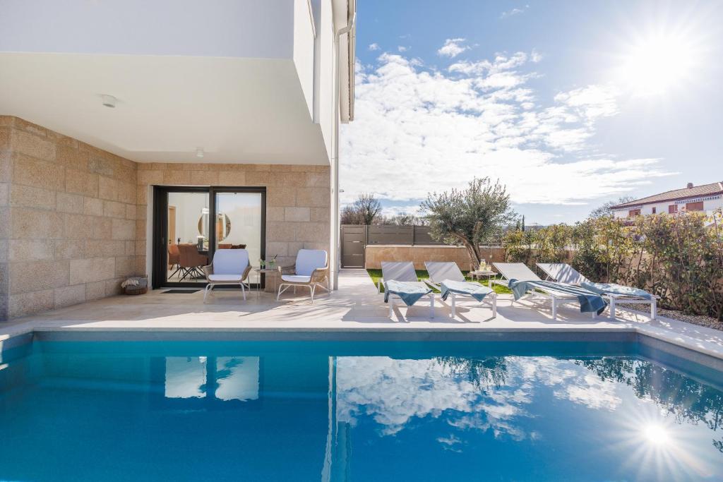 New-2026-Casa-MARE-Malinska-with-private-heated-pool-2