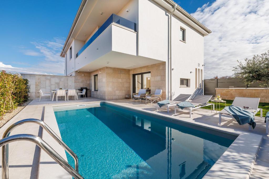 New-2026-Casa-MARE-Malinska-with-private-heated-pool-5