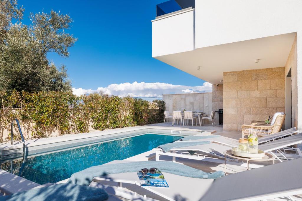 New-2026-Casa-MARE-Malinska-with-private-heated-pool-6