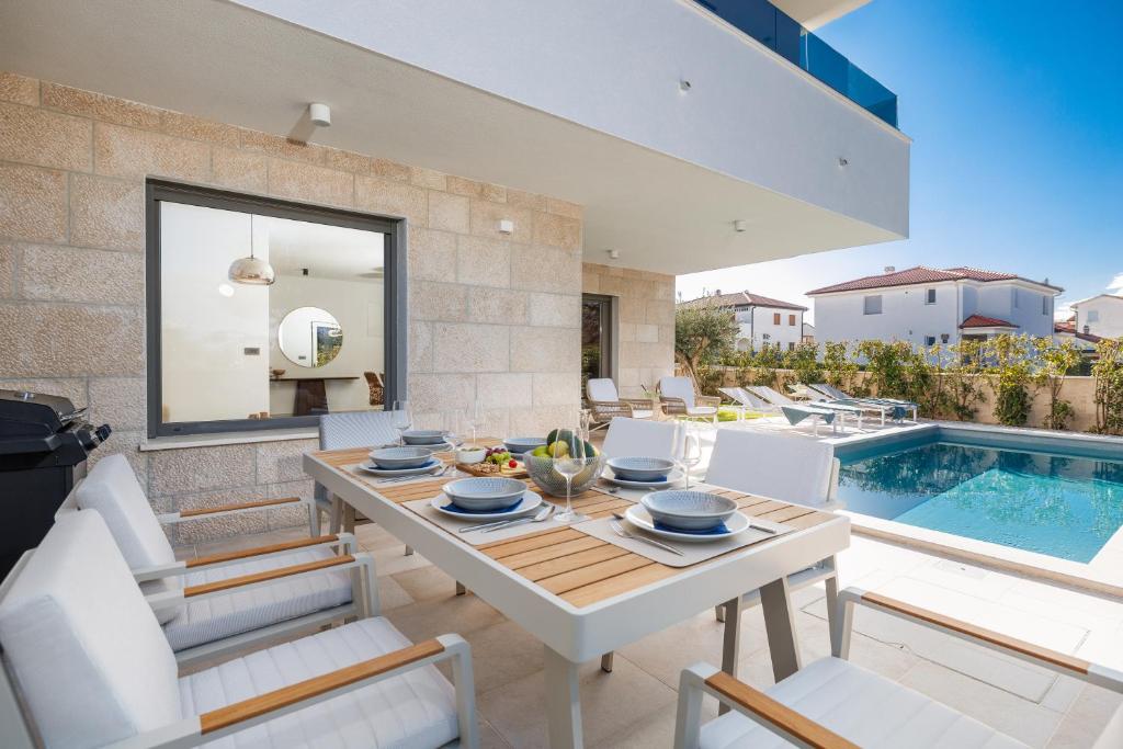 New-2026-Casa-MARE-Malinska-with-private-heated-pool-8