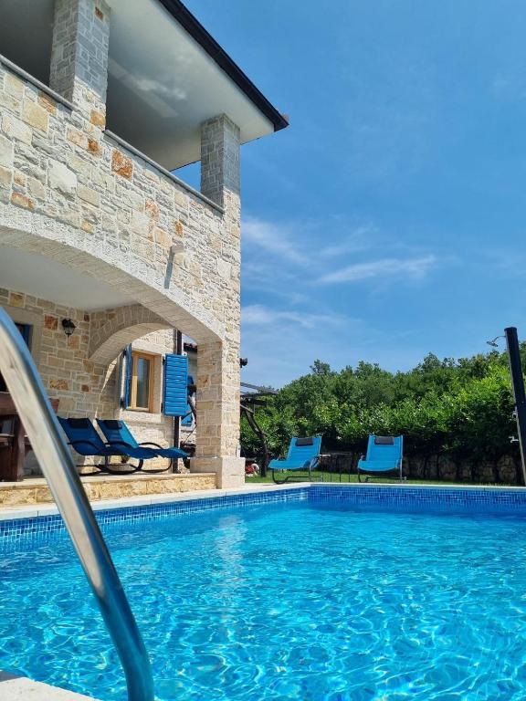 Stone-House-Iva-11