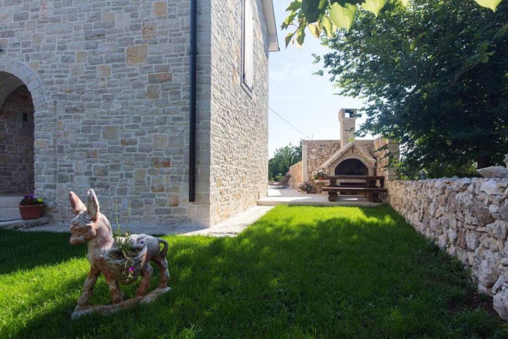 Stone-House-Iva-19