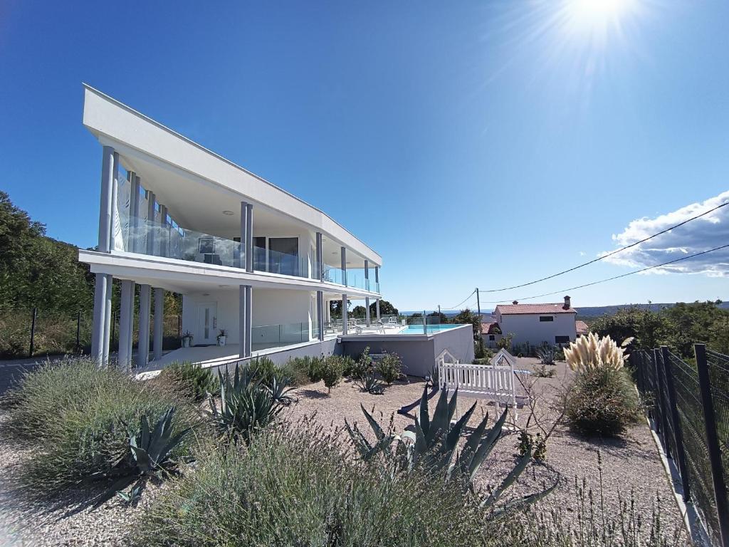 VILLA NAVIS VILLA NAVIS