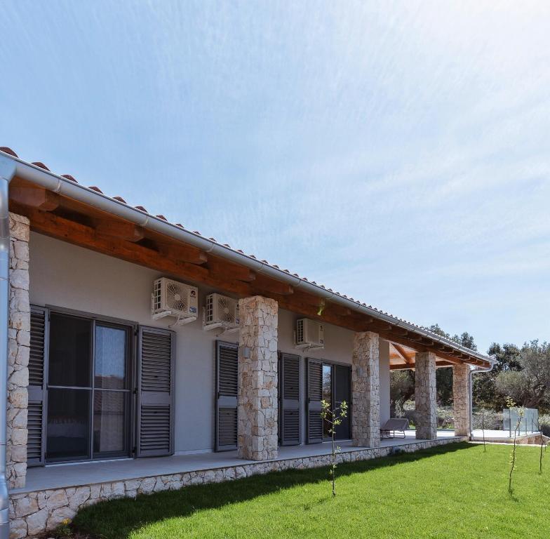 Villa-Kadila-with-heated-pool-and-sauna-for-family-7