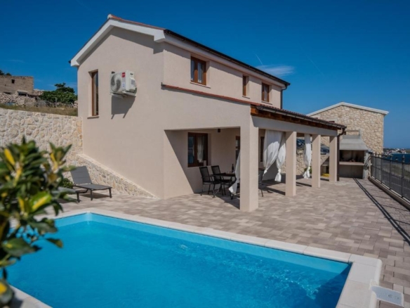 Villa Kamia with private heated pool and electric vehicle adapter