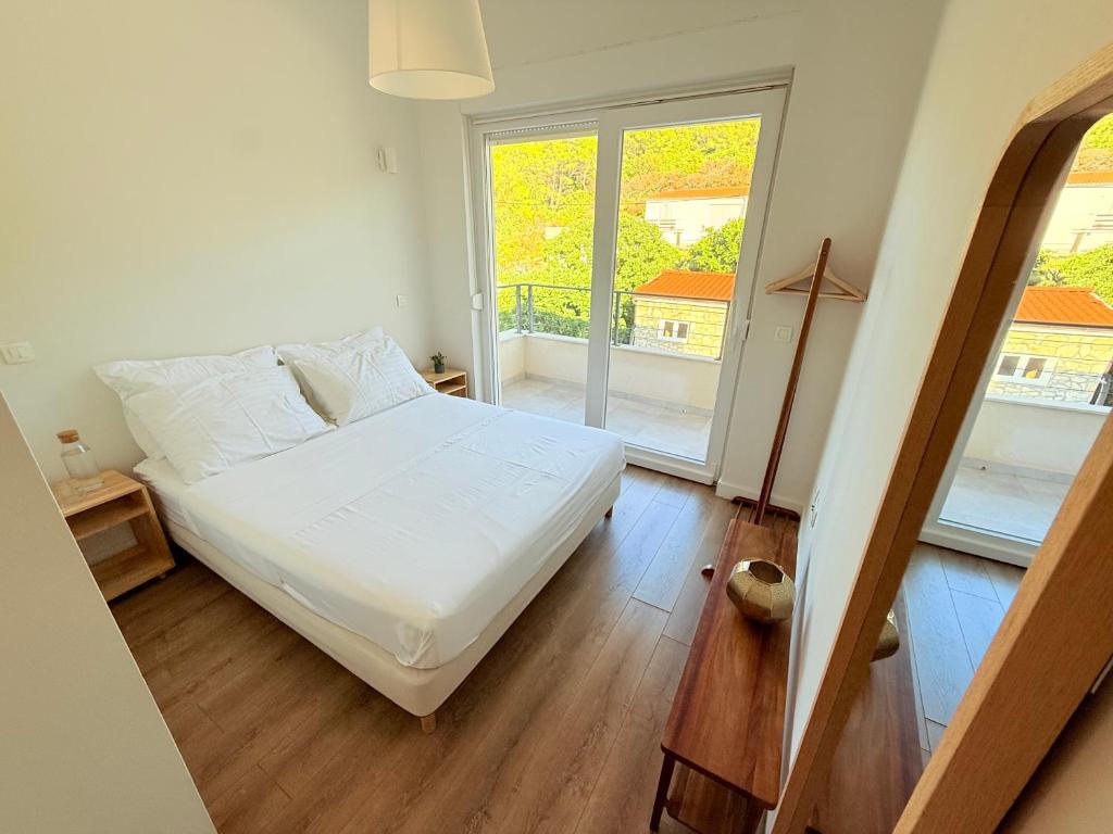 Villa-Lele-peace-mountain-sea-view-heated-pool-17