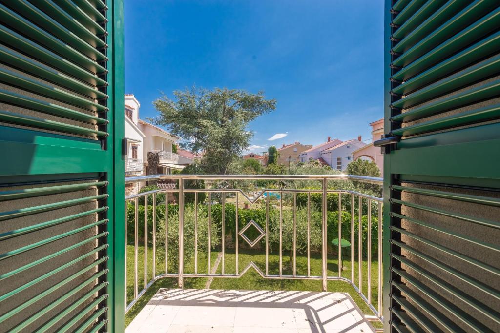 Villa-Lux-Nina-with-six-bedrooms-private-pool-by-Adex-Travel-14