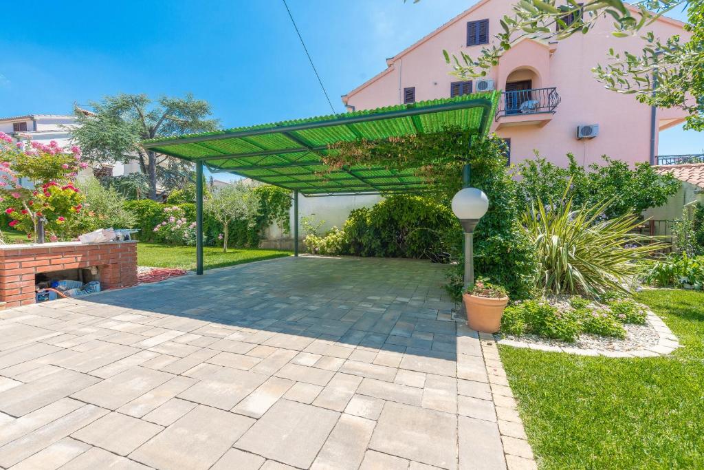 Villa-Lux-Nina-with-six-bedrooms-private-pool-by-Adex-Travel-17