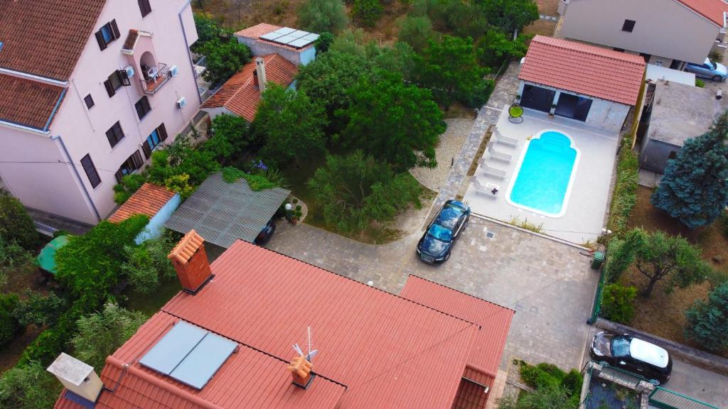 Villa-Lux-Nina-with-six-bedrooms-private-pool-by-Adex-Travel-18