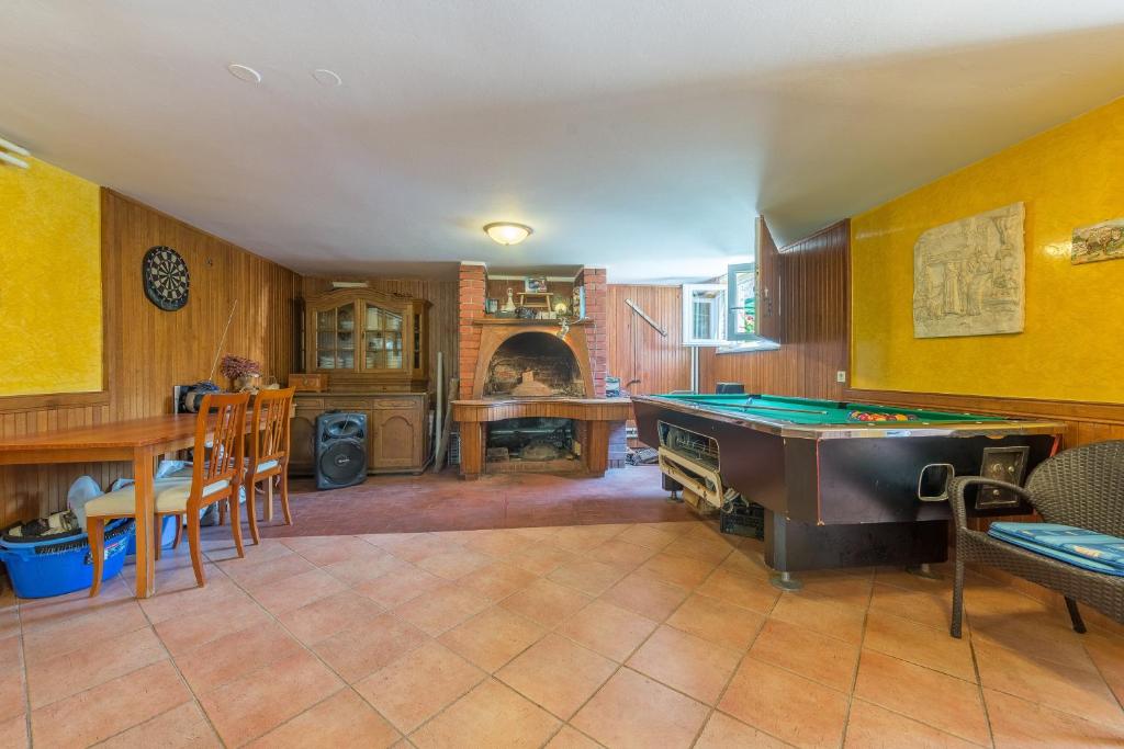 Villa-Lux-Nina-with-six-bedrooms-private-pool-by-Adex-Travel-5
