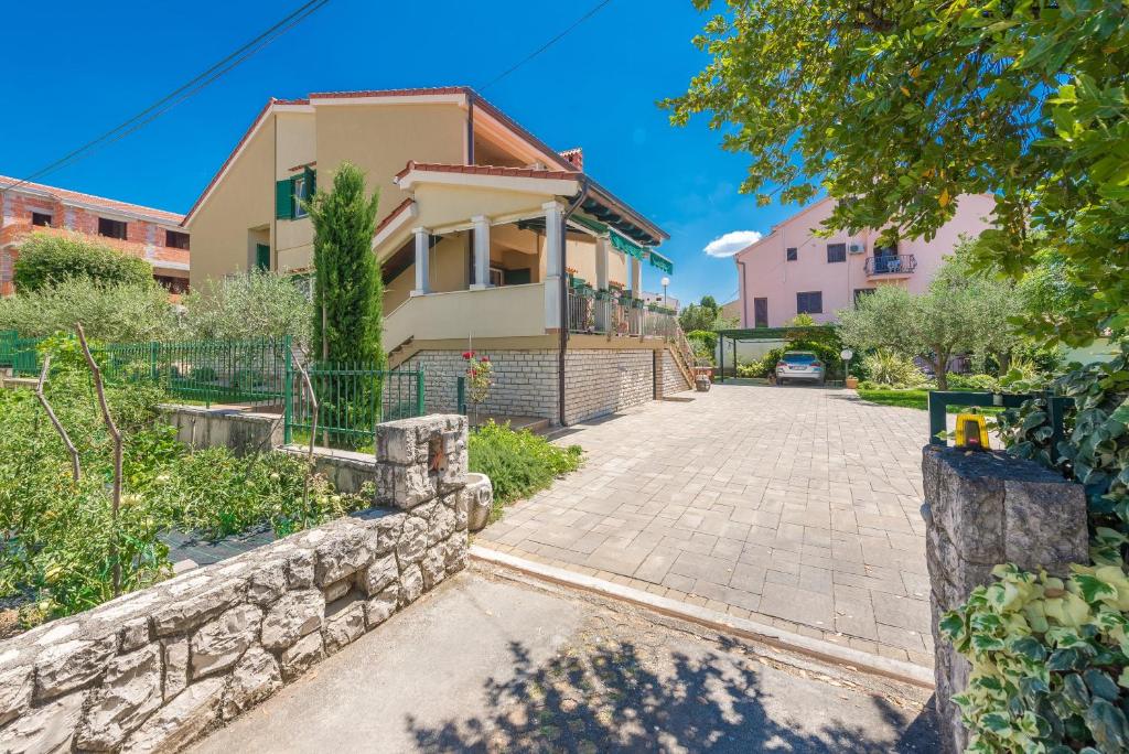 Villa-Lux-Nina-with-six-bedrooms-private-pool-by-Adex-Travel-6