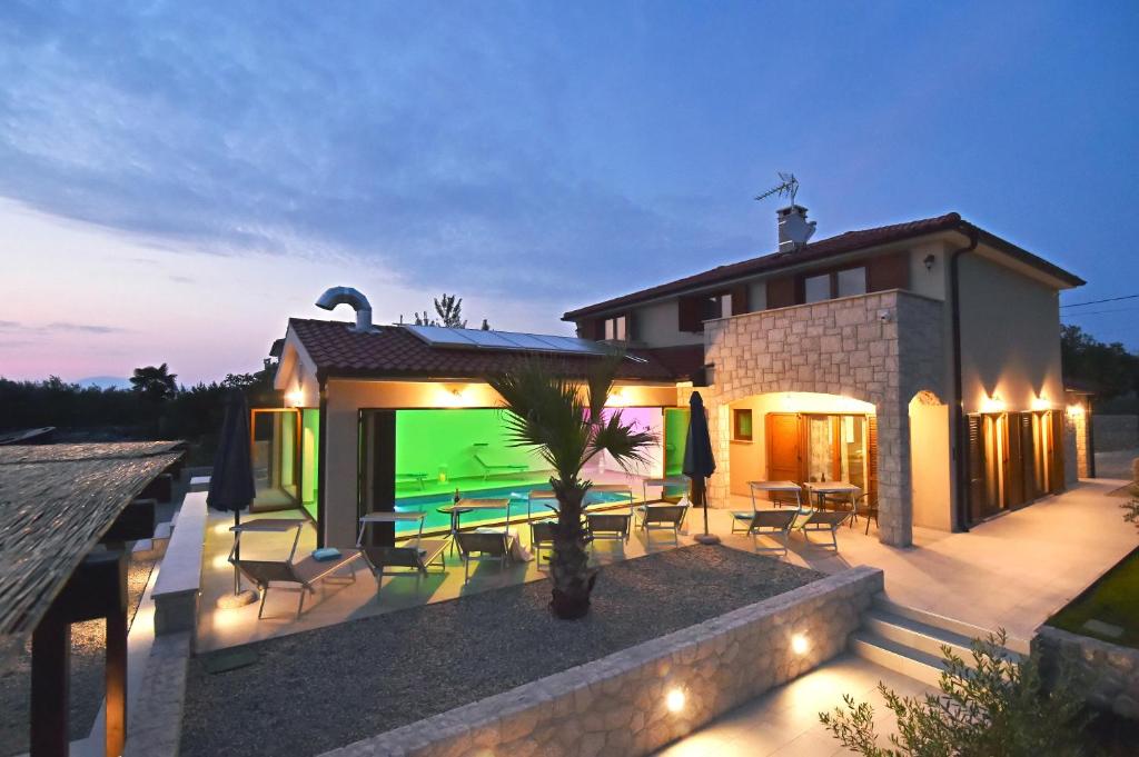 Villa-Muskatel-KRK-with-heated-covered-pool-10