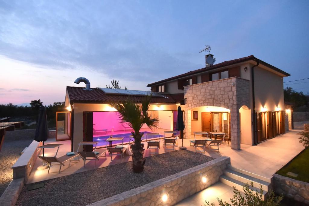 Villa-Muskatel-KRK-with-heated-covered-pool-15