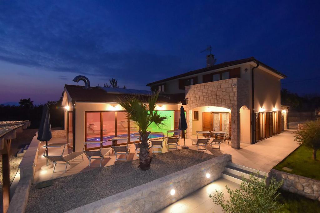 Villa-Muskatel-KRK-with-heated-covered-pool-16