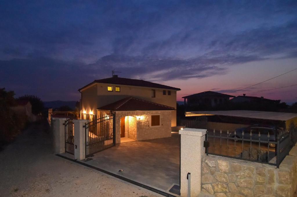 Villa-Muskatel-KRK-with-heated-covered-pool-17