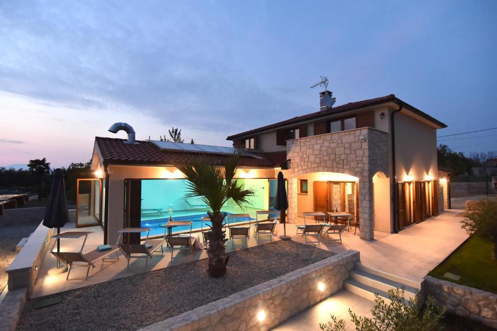 Villa-Muskatel-KRK-with-heated-covered-pool-3