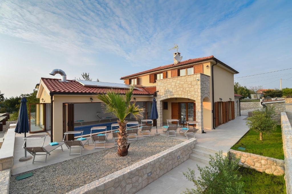 Villa-Muskatel-KRK-with-heated-covered-pool-4