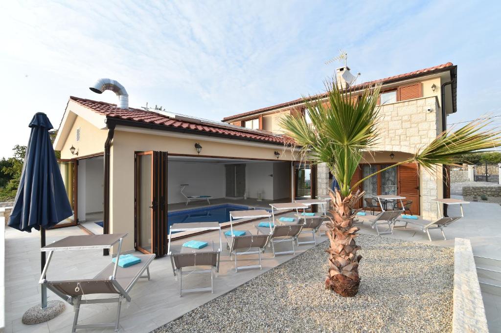 Villa-Muskatel-KRK-with-heated-covered-pool-6