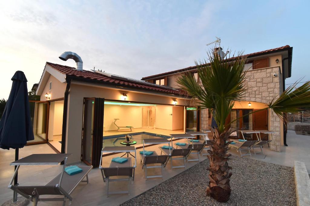Villa-Muskatel-KRK-with-heated-covered-pool-7