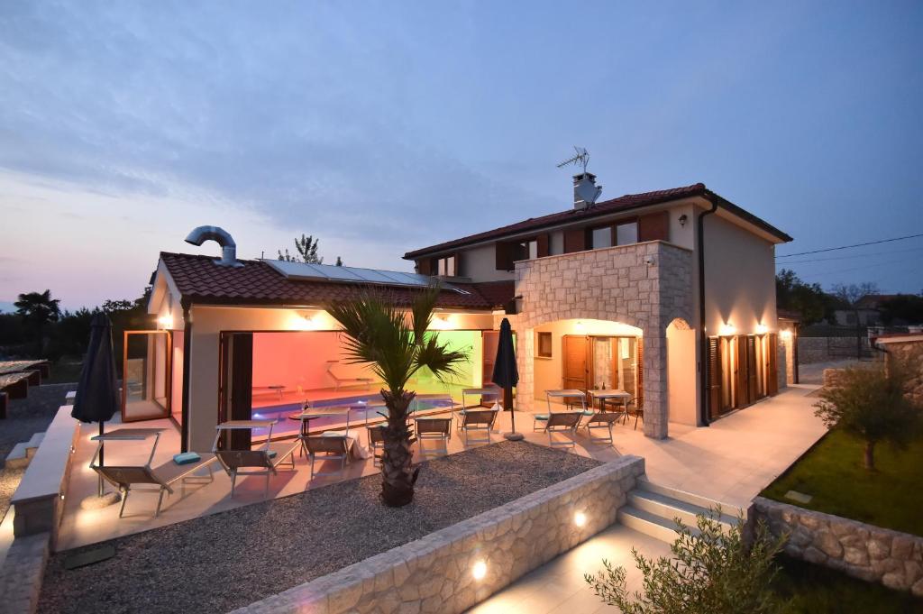 Villa-Muskatel-KRK-with-heated-covered-pool-8