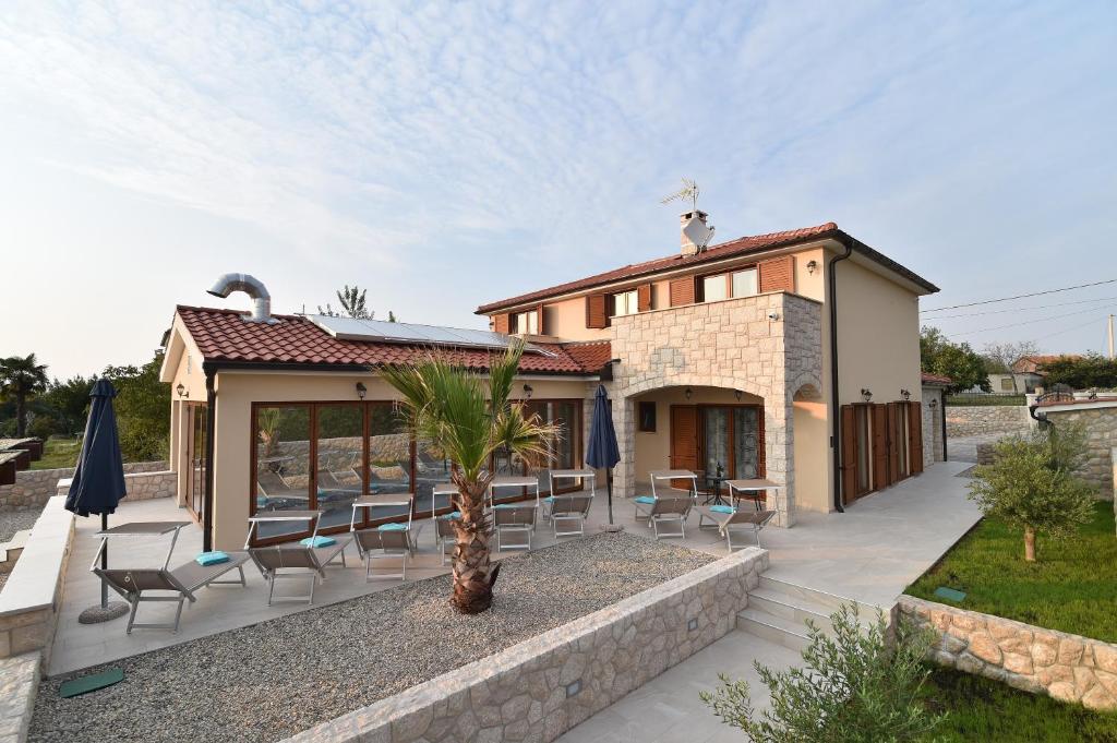 Villa-Muskatel-KRK-with-heated-covered-pool-9
