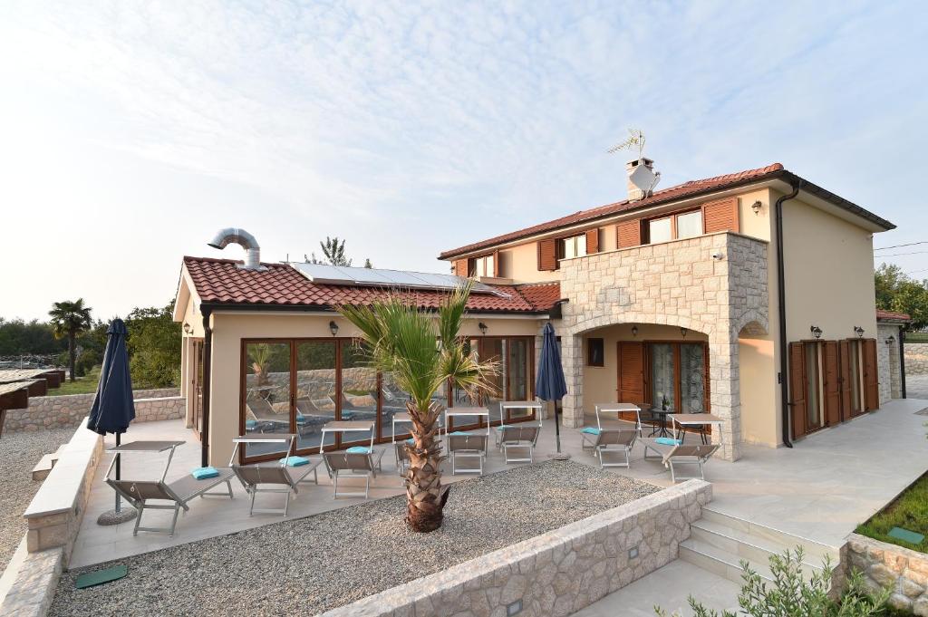 Villa Muskatel KRK -with heated covered pool Villa Muskatel KRK -with heated covered pool