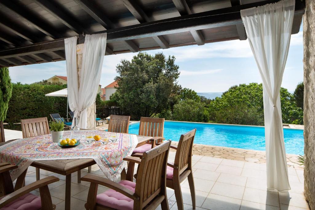 Villa-Pag-13