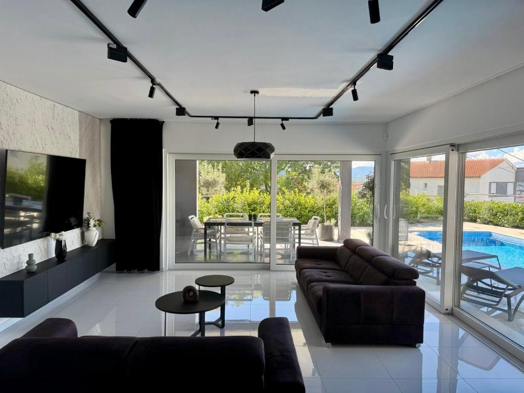 Villa-TEREZA-Luxury-Sea-View-Villa-for-Families-Romantic-Getaways-16