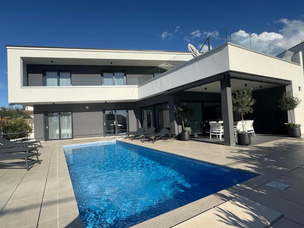 Villa-TEREZA-Luxury-Sea-View-Villa-for-Families-Romantic-Getaways-4