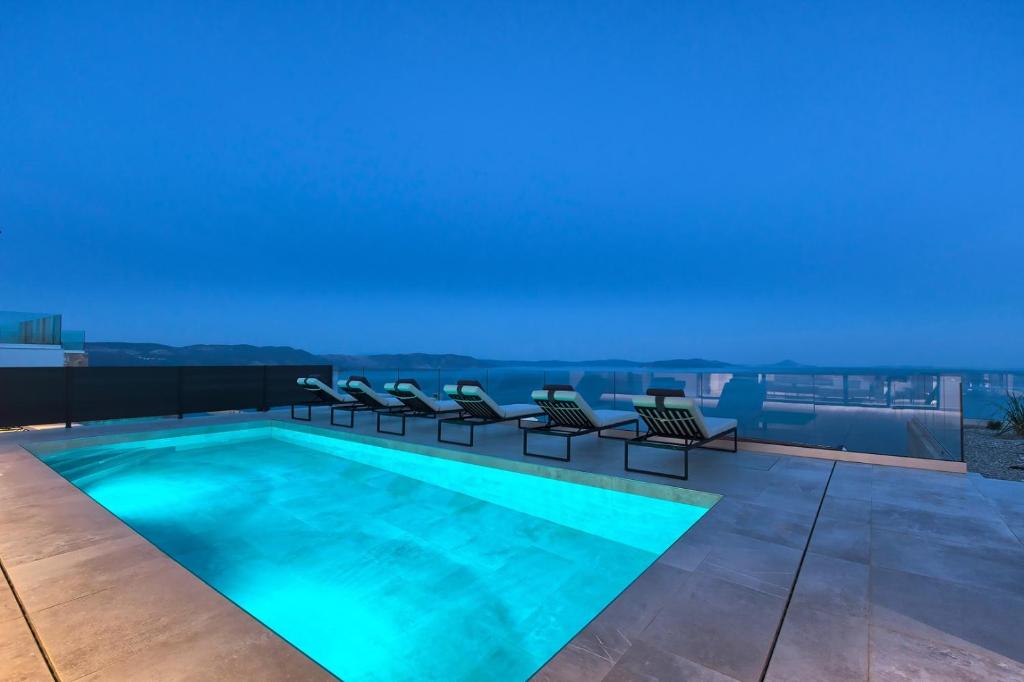 Villa-Ultima-with-sea-view-private-pool-jacuzzi-gym-and-sauna-10