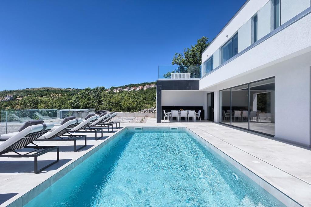Villa-Ultima-with-sea-view-private-pool-jacuzzi-gym-and-sauna-12