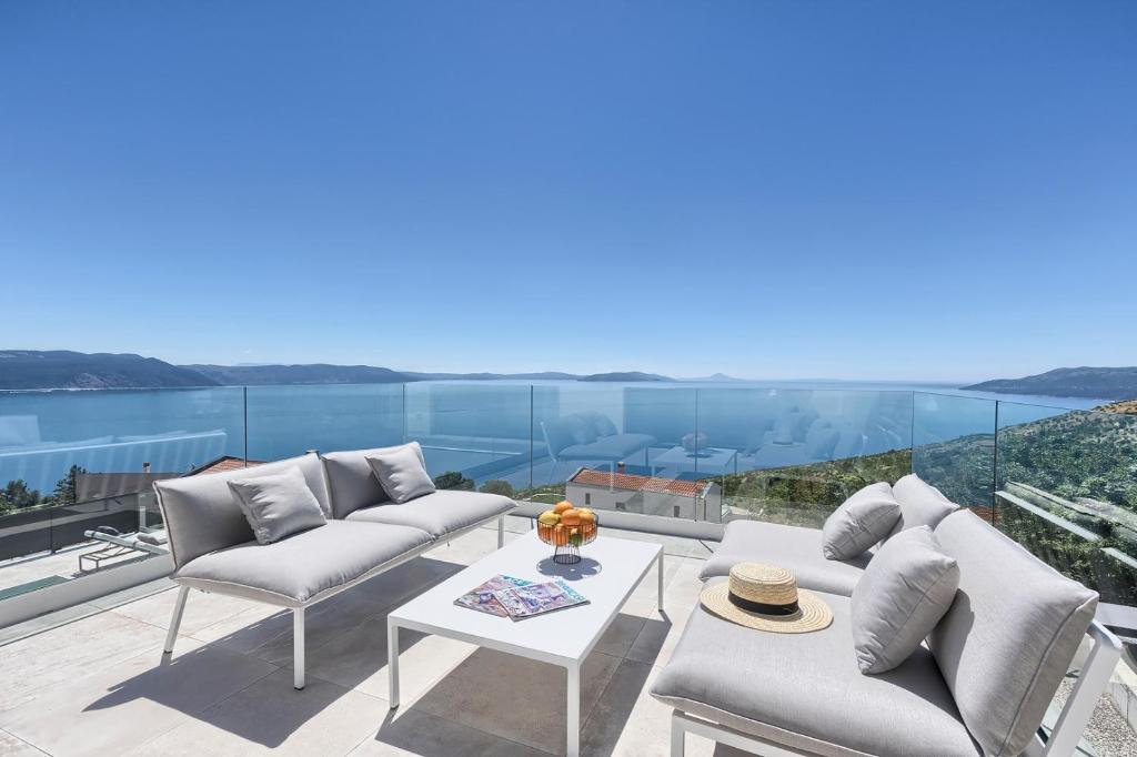 Villa-Ultima-with-sea-view-private-pool-jacuzzi-gym-and-sauna-14
