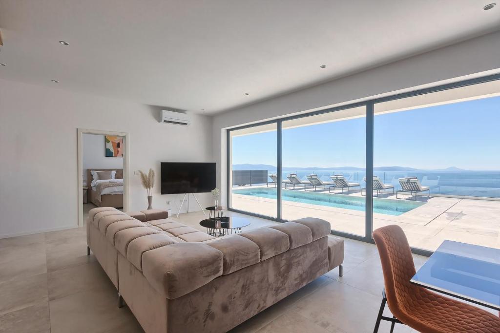 Villa-Ultima-with-sea-view-private-pool-jacuzzi-gym-and-sauna-6