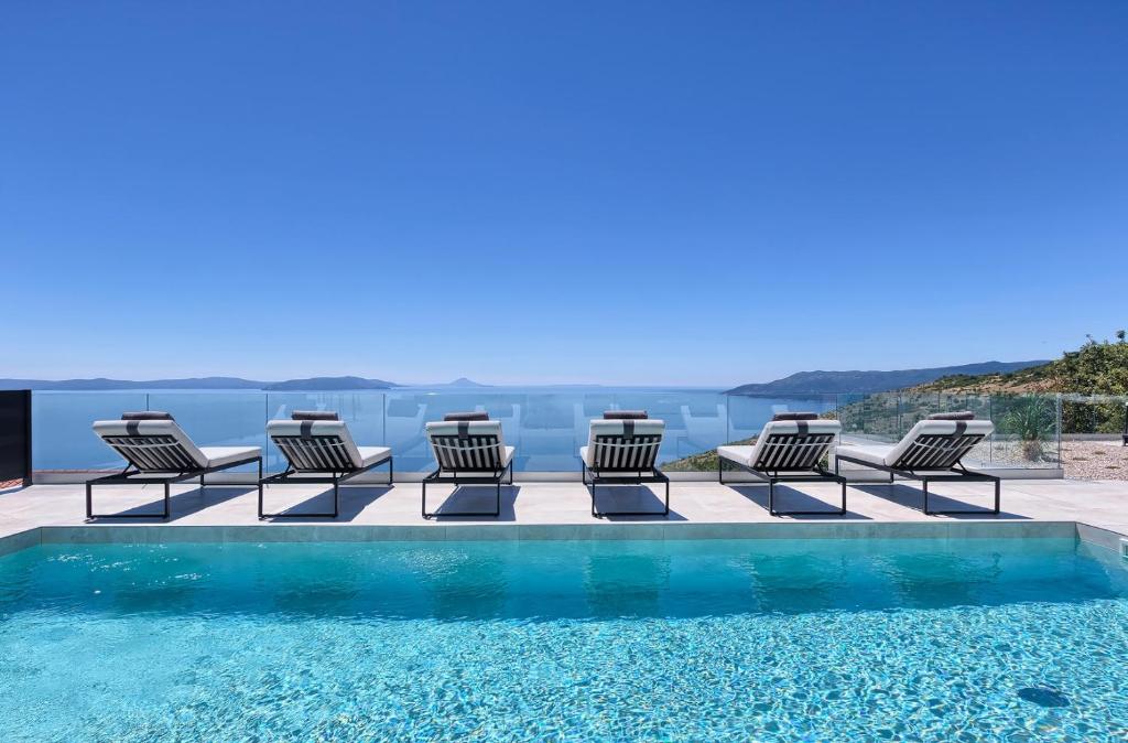 Villa-Ultima-with-sea-view-private-pool-jacuzzi-gym-and-sauna-9